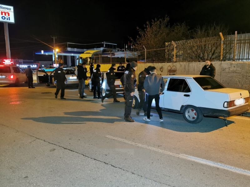 Aksaray Polisi Yaptığı Operasyonlarla Aranan 33 Kişiyi Yakaladı