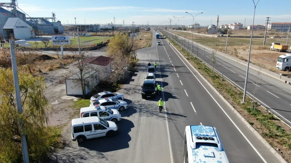 Aksaray da trafiğin yoğun olduğu bölgelerde polis denetimlerini sıklaştırdı 