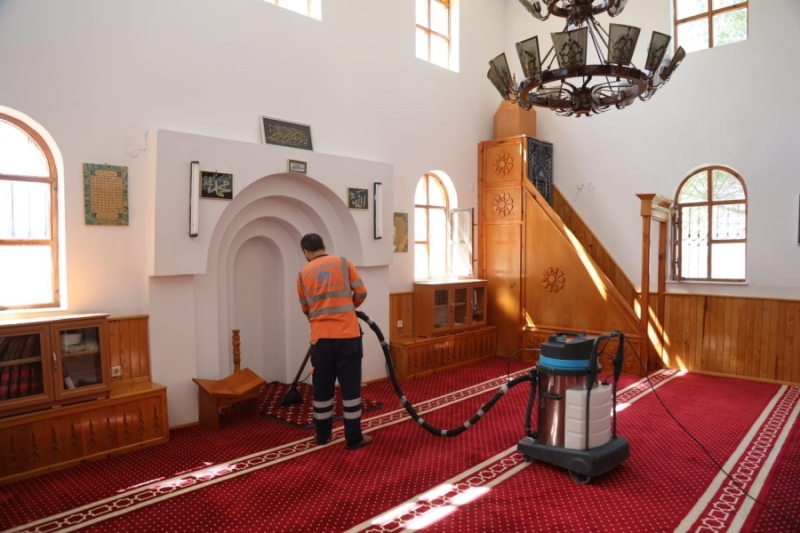 Aksaray’daki Camilerde Bayram Temizliği Yapıldı