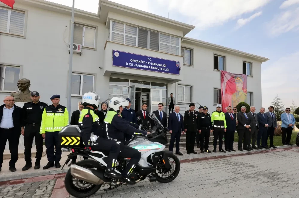 Ortaköy Otoyol jandarma Komutanlığı düzenlenen törenle yeni araçları ile hizmete girdi