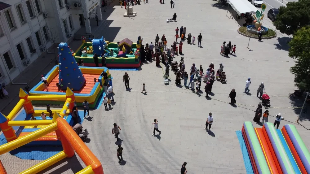 Aksaray’ın Eskil ilçesinde bir haftalık çeşitli etkinliklerden oluşan bahar ve çocuk şenliği yapıldı.