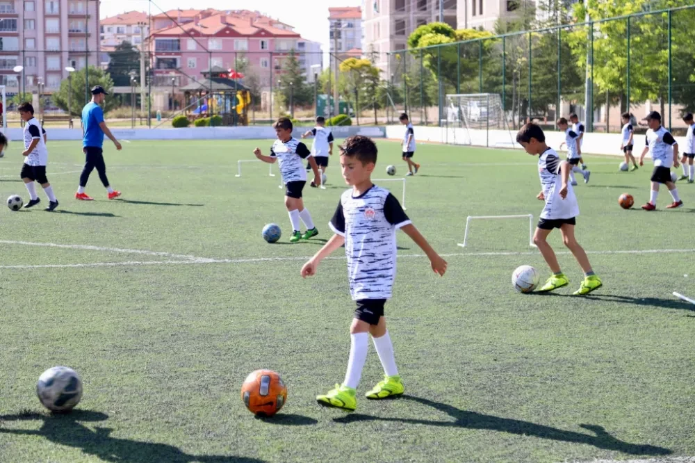 Aksaray Yaz Spor Okulları 700 Çocuğa Sağlıklı Yaşam Ve Eğlence Dolu Yaz Sunuyor