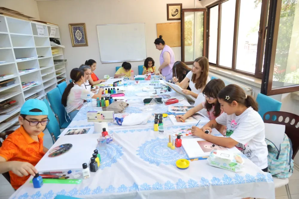 AKSARAY’DA KADIN AKTİVİTE MERKEZLERİNDE YAZ KURSLARI ANNE VE ÇOCUKLARI BİR ARAYA GETİRİYOR