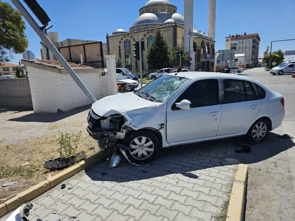 Aksaray da motosiklet otomobile çarptı motosiklet sürücüsü ağır yaraladı 