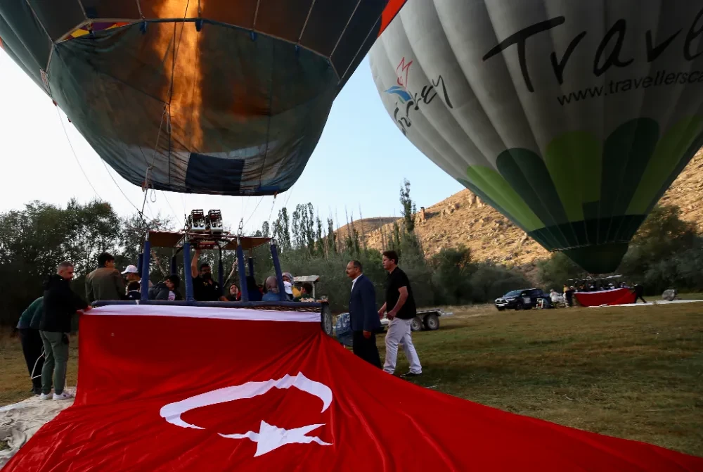 Sevgi Evlerindeki çocuklar 30 Ağustos Zafer Bayramı’nı balon uçuşu ile kutladı