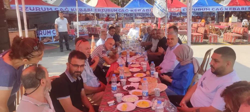   AKSARAY ERZURUMLULAR DERNEĞİNİN BU YIL 2.SİNİ DÜZENLEDİĞİ CAĞ KEBABI VE YÖRESEL ÜRÜNLER FESTİVALİ DEVAM EDİYOR