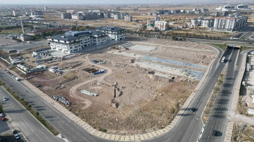 Aksaray Belediyesi’nden Şehre Yeni Nefes: Millet Bahçesi ve Meydan Düzenlemesi Projesi Hızla İlerliyor