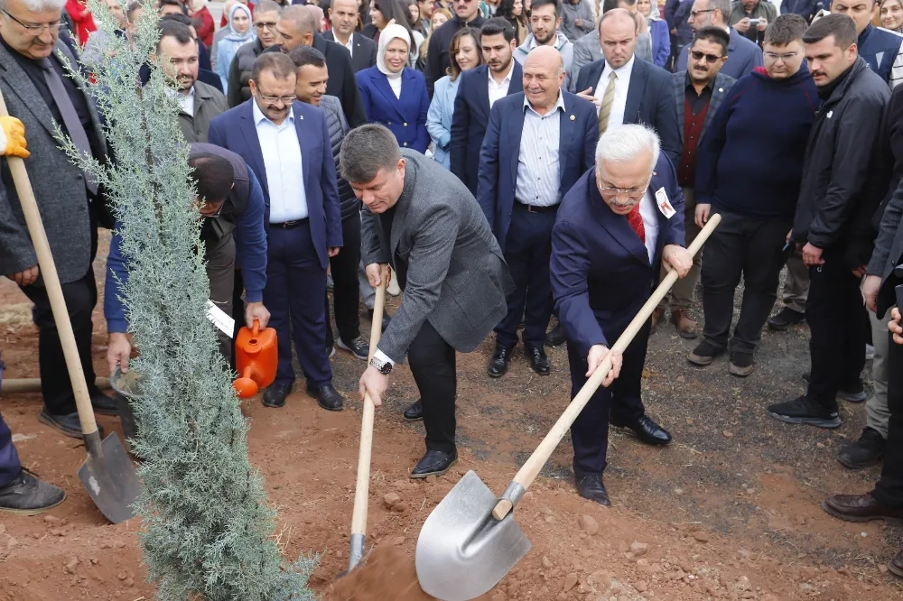 24 Kasım Öğretmenler Günü Hatıra Ormanında 5 Bin Fidan Toprakla Buluştu