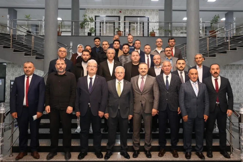 Eğitime Destek Platformu Toplantısı Aksaray Üniversitesi’nin ev sahipliğinde geniş bir katılımla gerçekleştirildi. Toplantıda eğitimdeki güncel meseleler ve çözüm önerileri ele alındı.