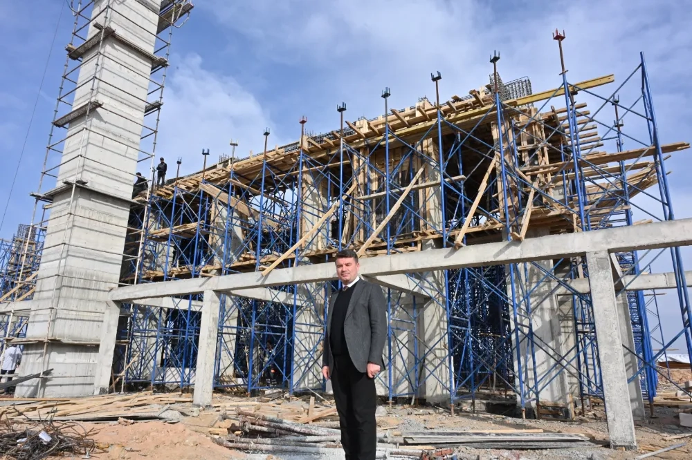 BELEDİYE BAŞKANI DR. EVREN DİNÇER, YENİ ŞEHİR MEZARLIĞI İÇİNDE İNŞAAT ÇALIŞMALARI DEVAM EDEN KÜLLİYE PROJESİNİ YERİNDE İNCELEDİ