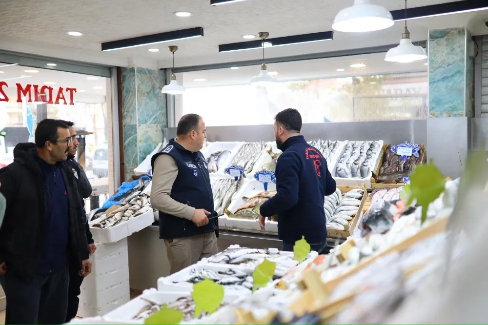 Aksaray Zabıtası’ndan Balıkçılara Sıkı Denetim Vatandaşın Sofrasına Güvenilir ve Taze Balık Ulaşacak