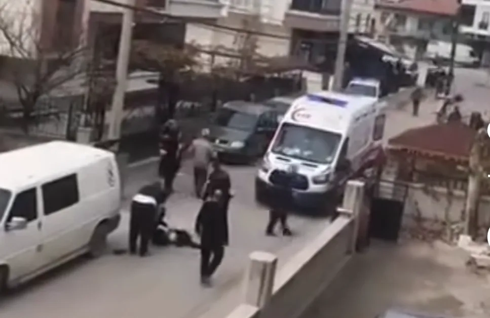 Aksaray’da Kayınpeder–Damat Kavgası: 26 Yaşındaki Genç Bıçakla Ağır Yaralandı