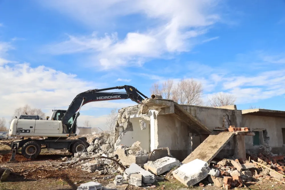 Aksaray’da 2025 Yılında 228 Metruk Bina Yıkıldı Şehir Estetiği ve Güvenliği İçin Kapsamlı Temizlik Çalışması