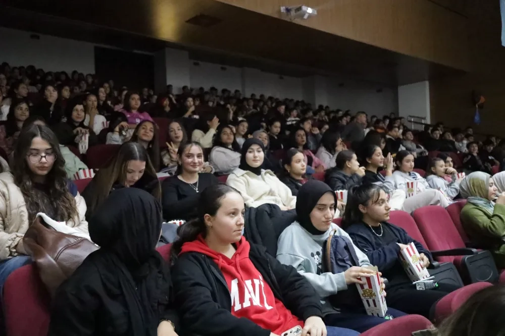 BİLGİHANE ÖĞRENCİLERİ BİLİM VE SİNEMAYLA MOTİVASYON TAZELEDİ