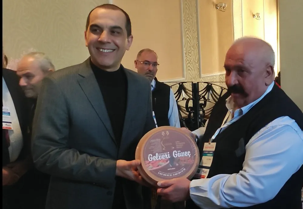 ÇANKIRI VALİSİ,B.BAŞKANI,İL SAĞLIK MÜDÜRÜYLE GAZETECİLERDE YEMEKLERİNİ GELVERİ GÜVECİNDE PİŞİRECEK!