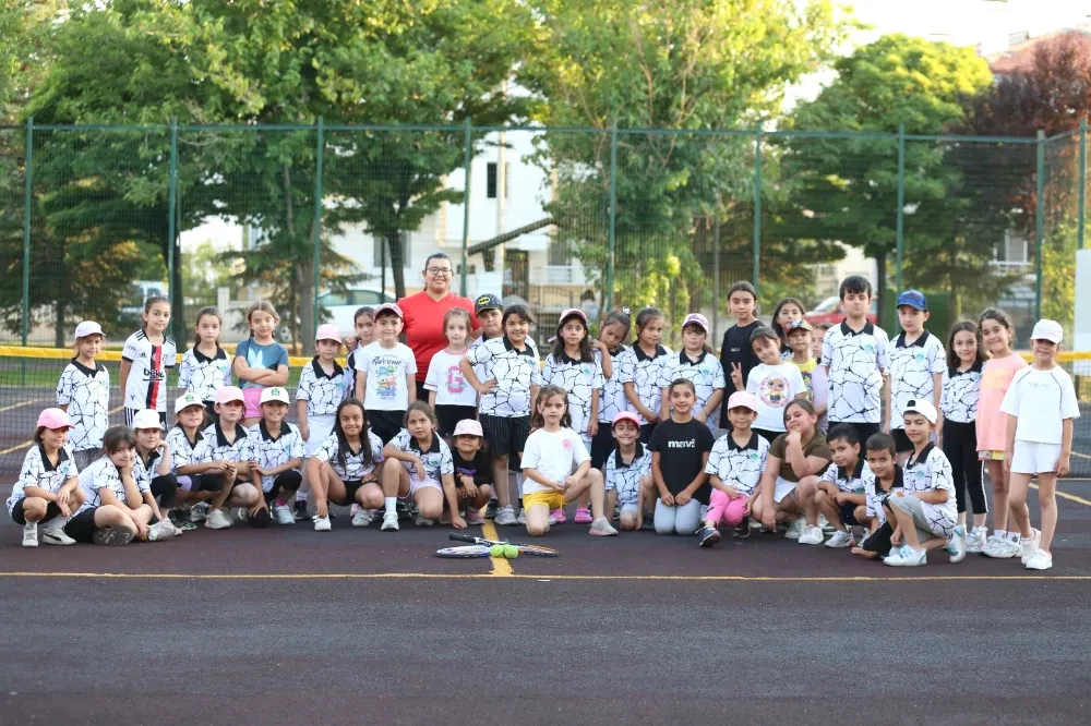 AKSARAY BELEDİYESİ YAZ SPOR OKULLARI’NDA TENİS HEYECANI
