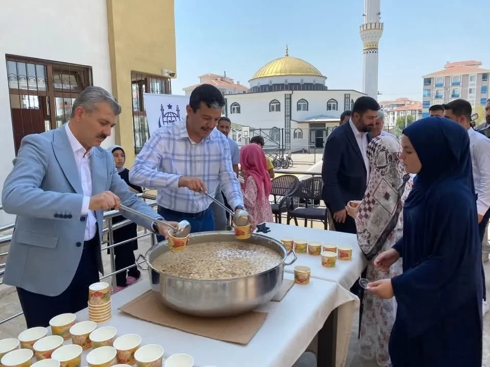 Cemaleddin Aksarayî Hafız İmam Hatip Ortaokulu’nda Aşure Programı Düzenlendi