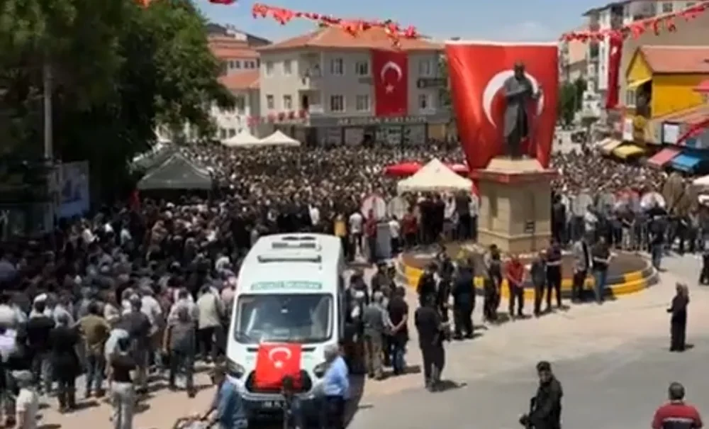 Aksaray Kahraman Evladını Uğurladı: Şehit Özkan Özkanlı Gözyaşlarıyla Toprağa Verildi