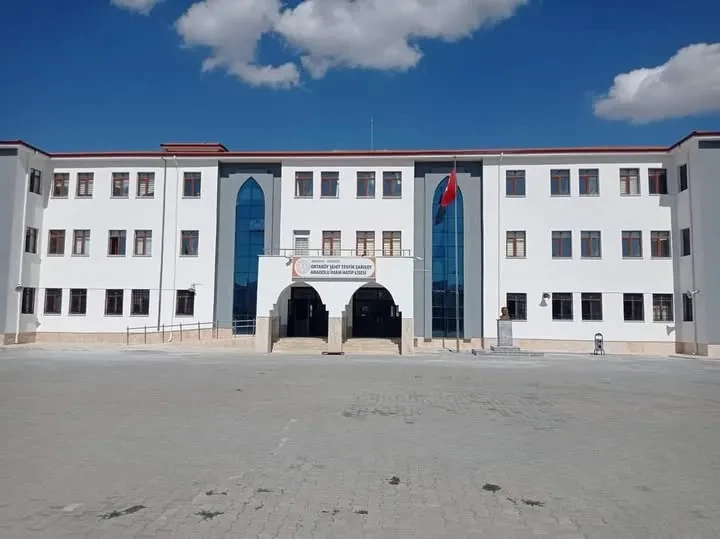 Ortaköy Şehit Tevfik Sarısoy Anadolu İmam Hatip Lisesi Bünyesindeki Ortaokula Kayıtlar Başladı