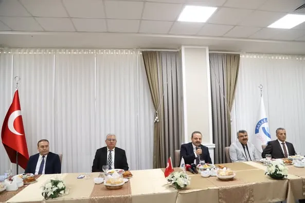 EMSALLERİ ARASINDA EN HIZLI BÜYÜYEN ÜNİVERSİTE 