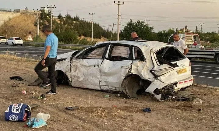 Aksaray’da Feci Kaza: Gurbetçi Ailenin Aracı Takla Attı, 1 Ölü 4 Yaralı