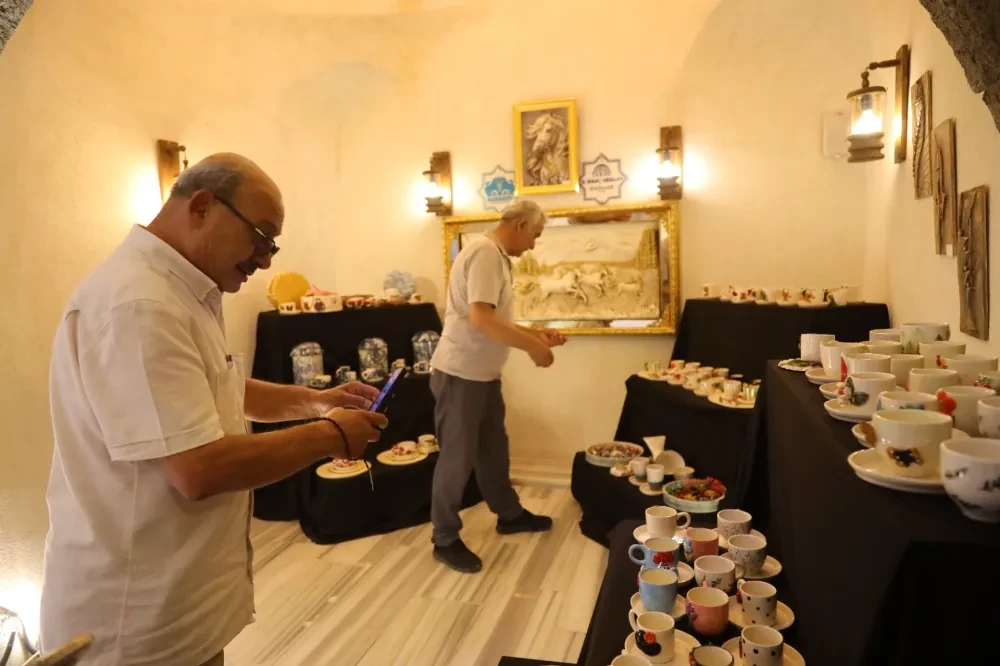 EL EMEĞİ ÜRÜNLER KADINLAR LOKALİ SERGİ VE SATIŞ OFİSİNDE VATANDAŞLARLA BULUŞUYOR
