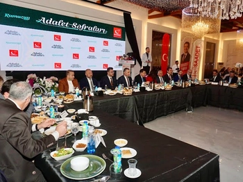 Kayseri Siyasetinden Türkiye’ye Örnek Buluşma: Farklı Partiler Aynı İftar Sofrasında Bir Araya Geldi