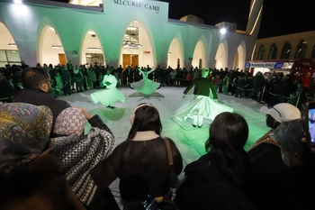 SELÇUKLU KÜLLİYESİ DOLDU TAŞTI, BİNLERCE VATANDAŞ AYNI DUADA BULUŞTU