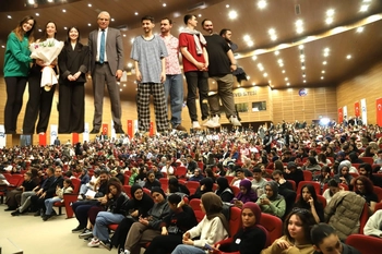 ASÜ’nün 20. yılında “Ordan Bi Şeyler”ekibi unutulmaz bir gösteri sundu