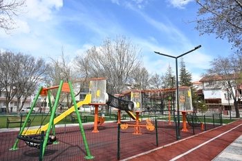 AKSARAY BELEDİYESİ 12 PARKI YENİLEDİ; PARKLAR FUTBOL SAHALARIVE AYDINLATMALARLA MODERN HALE GETİRİLDİ