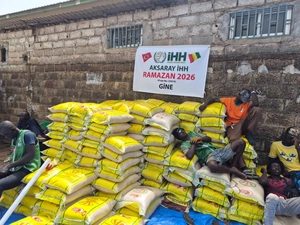 Aksaray İHH’dan Gine’de Ramazan Kumanya Dağıtımı