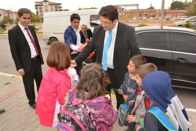 Çocuklara Bayram Hediyesi Başkandan